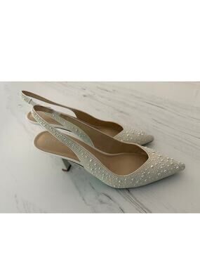 Betsey Johnson Pearl Embellished Slingback Heels  Ivory/White -Like New -Bridal